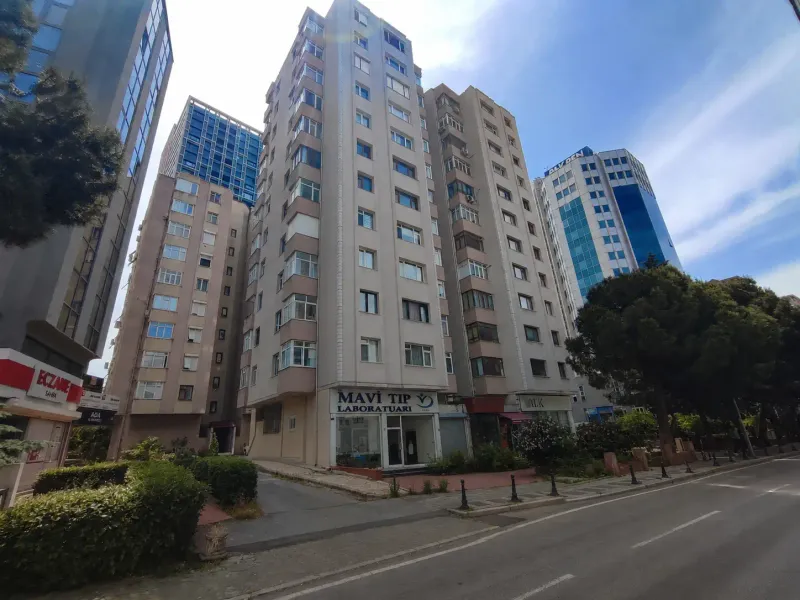 KADIKÖY SAHRAYICEDİT'TE METROYA YAKIN SATILIK 2+1 DAİRE